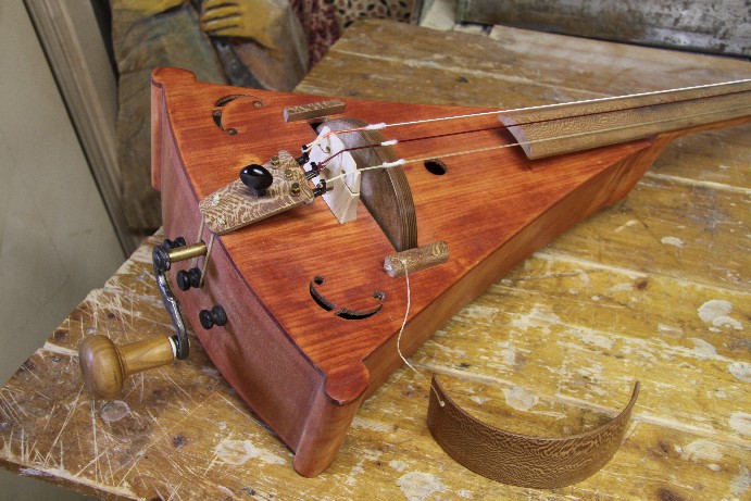 Bass-Drehleier – Detail